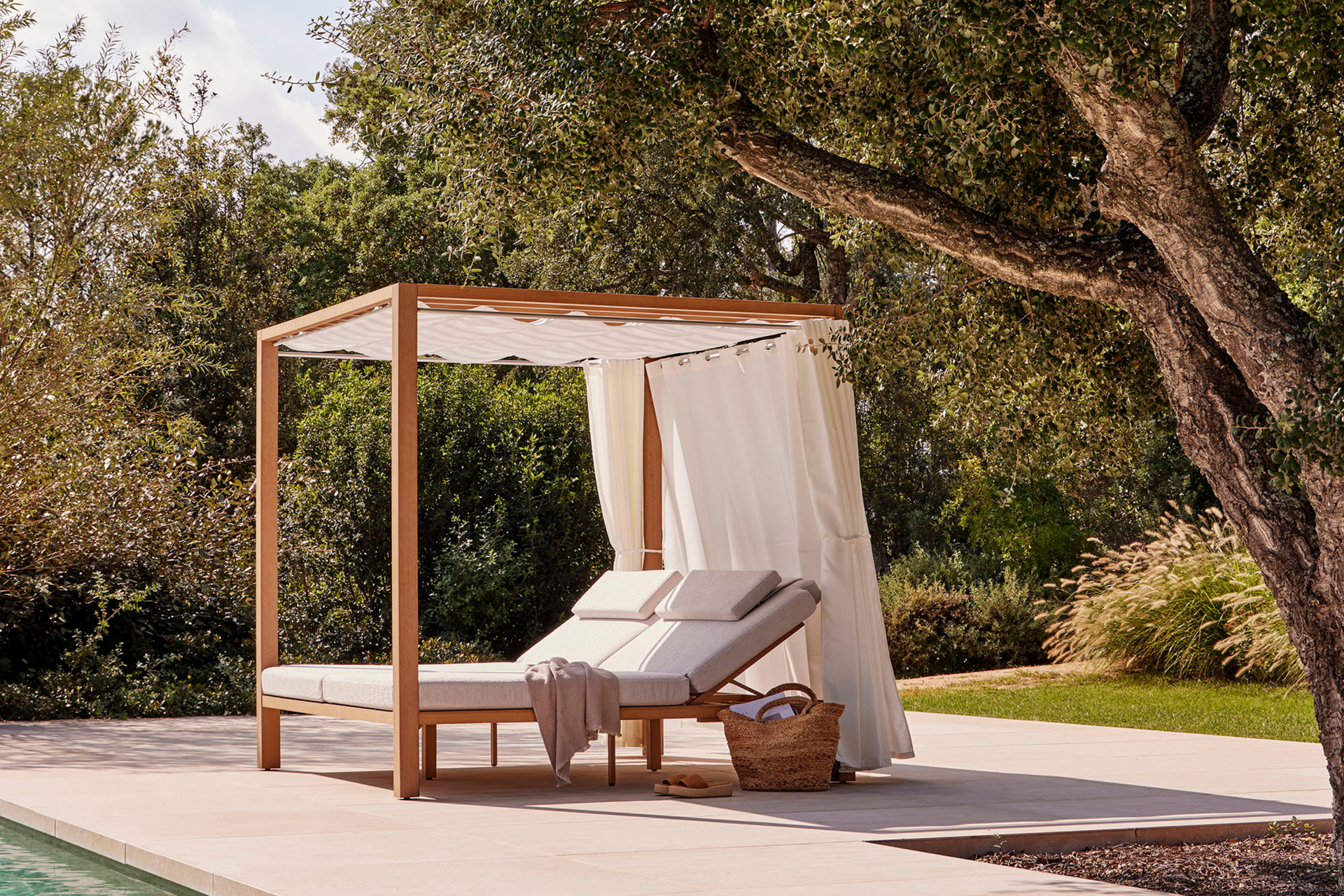 KAHN TUMBONA DOBLE CON CORTINAS